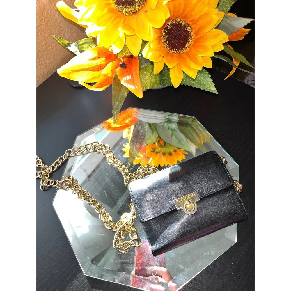 🖤💛 Authentic Givenchy Wallet 🖤💛 - Picture 8 of 10